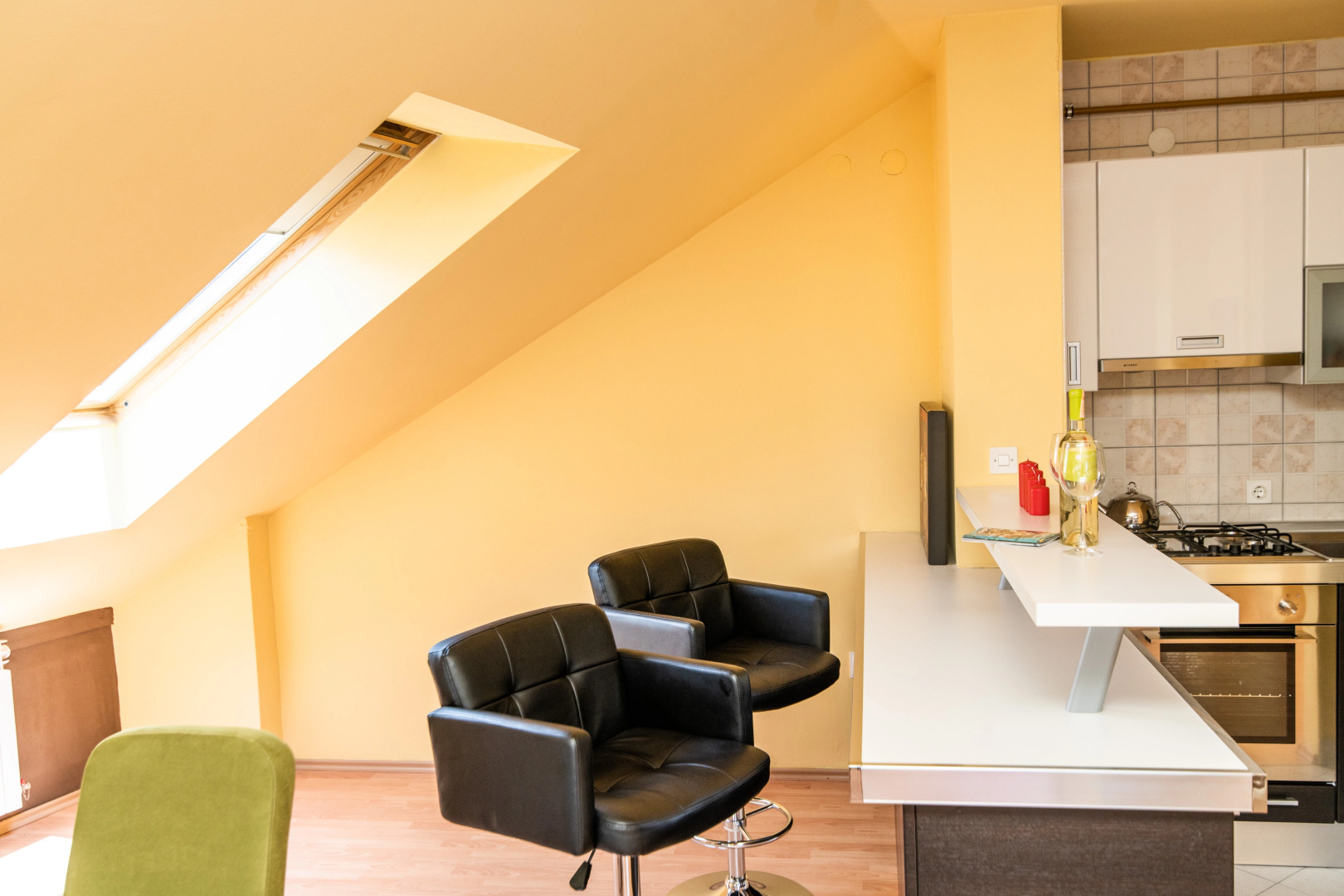 Spacious design loft in beautiful neighborhood