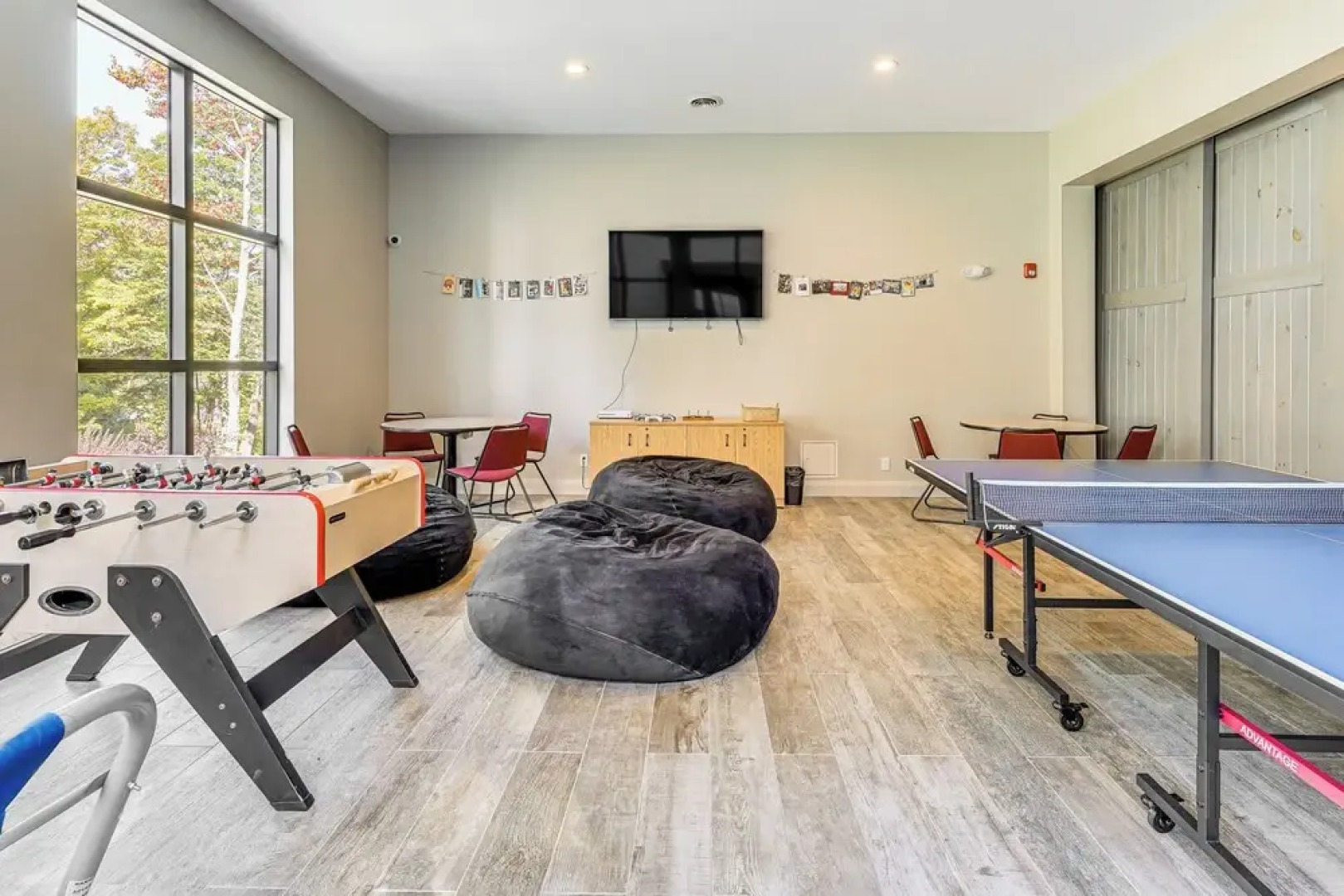 Walk to Ski Lift: Spacious Condo in West Dover!