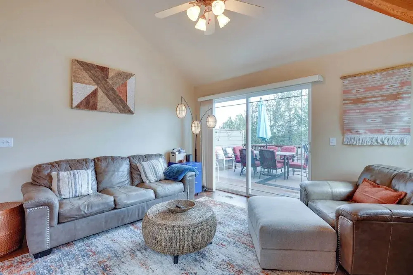Pet-friendly Townhome w/ Hot Tub in Redmond!