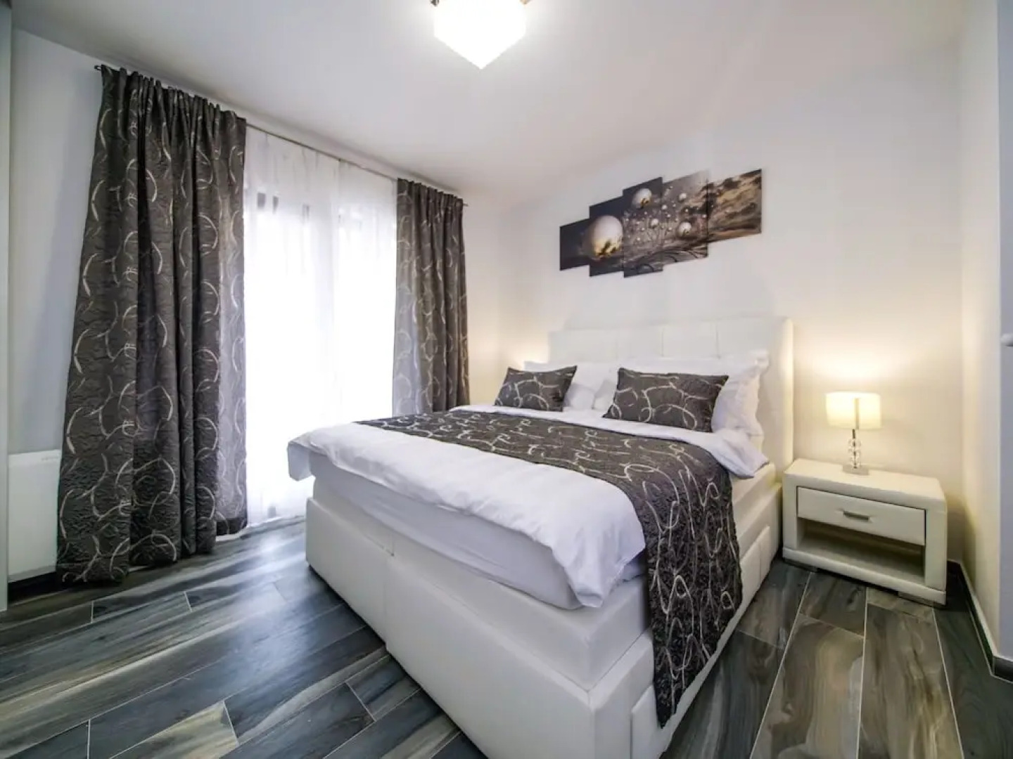 Luxurious Villa with Private Swimming Pool, Hot Tub, Sauna, Lovely Taverne