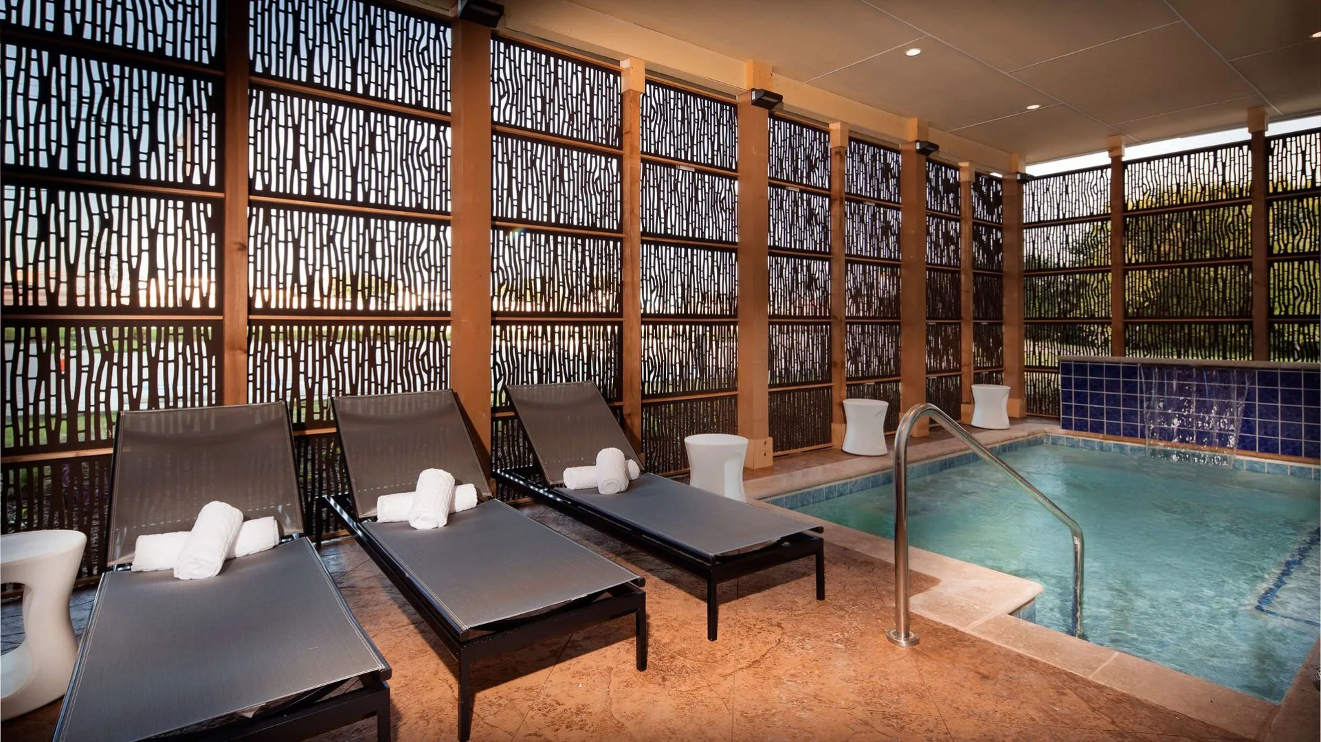 GLō Best Western Dallas South DeSoto