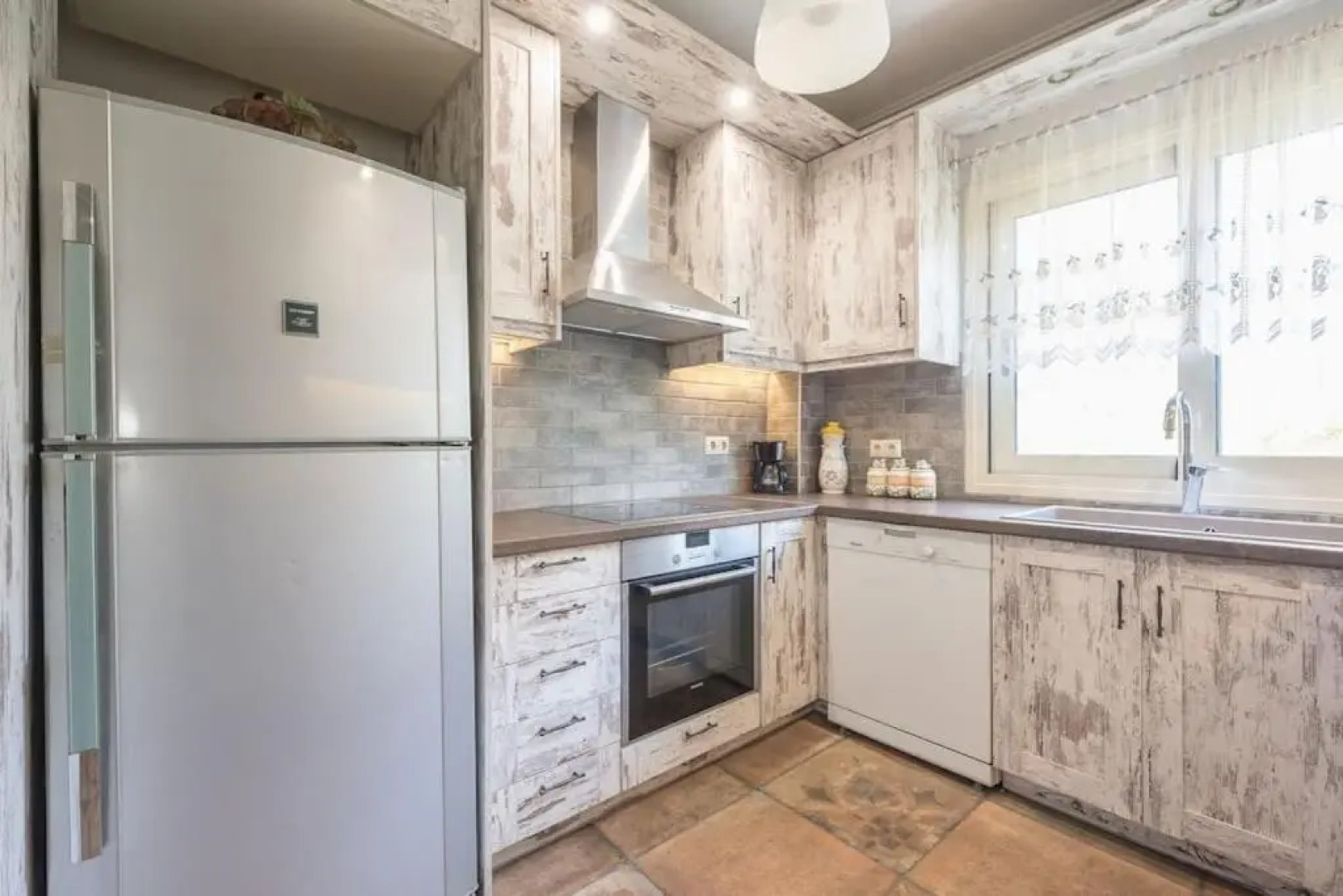 Seaside 2BR apartment in Varkiza 2mins walk from beach