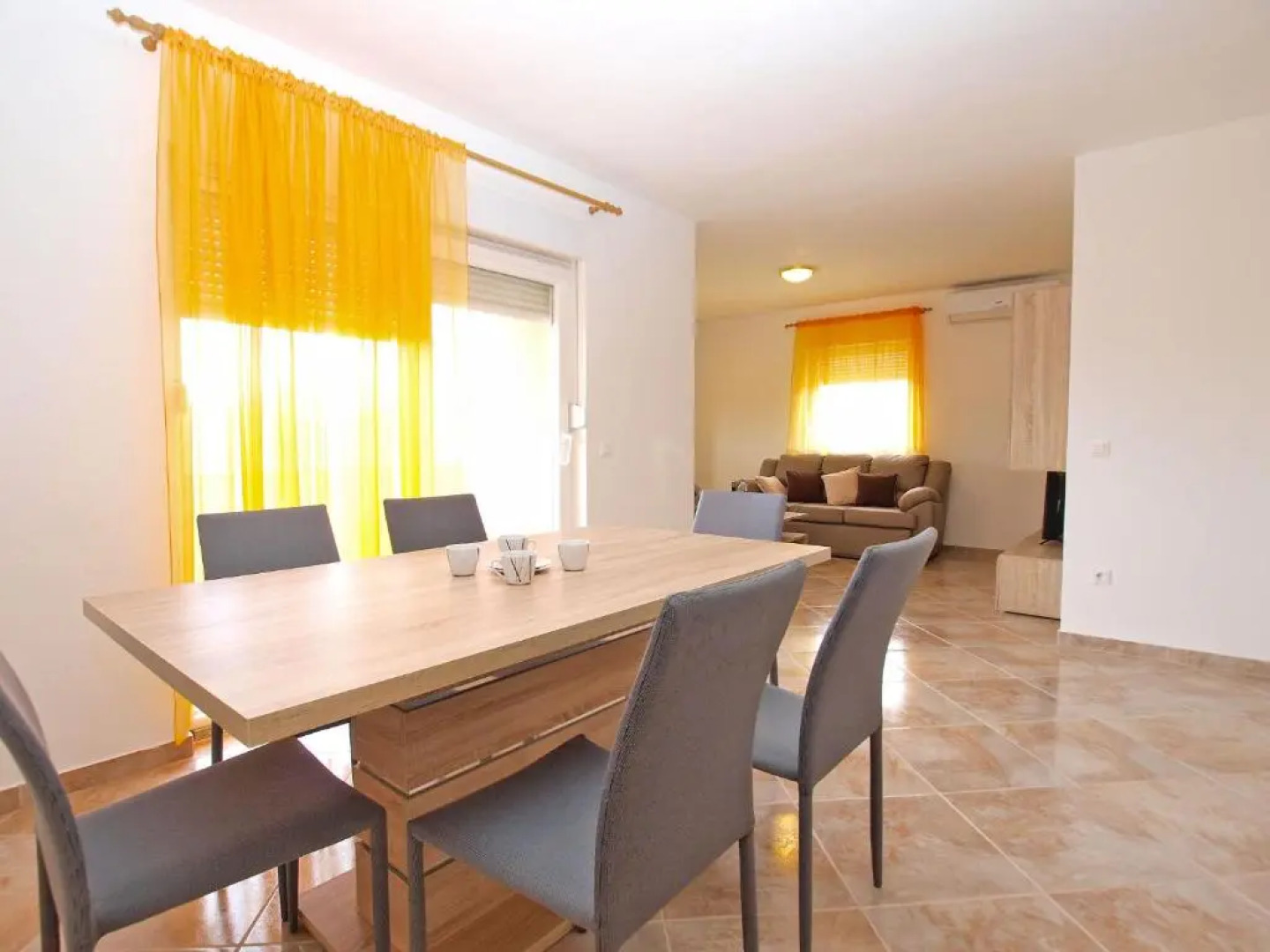 Apartments Antun 1237