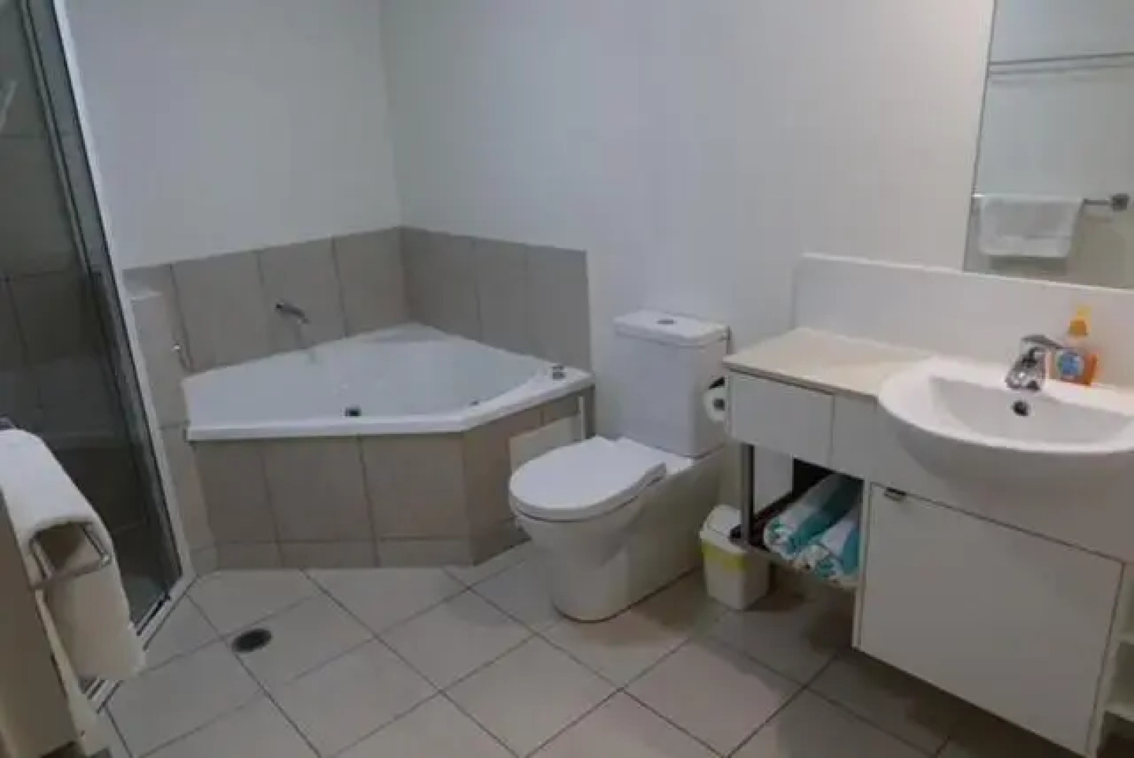 Ground Floor Luxury Oceanfront Apartment