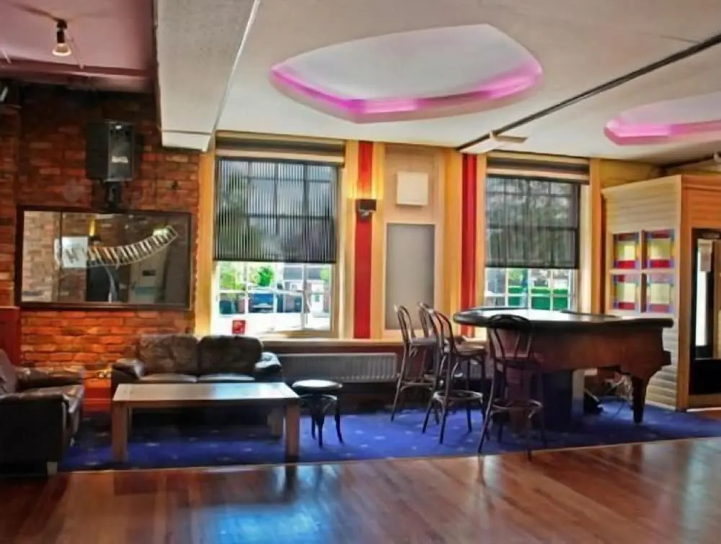 The Raven Hotel - Inn