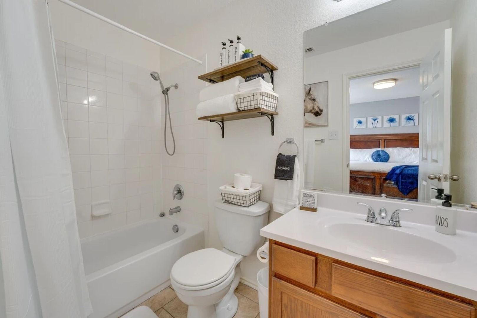 Sunny Universal City Home ~ 18 Mi to San Antonio!