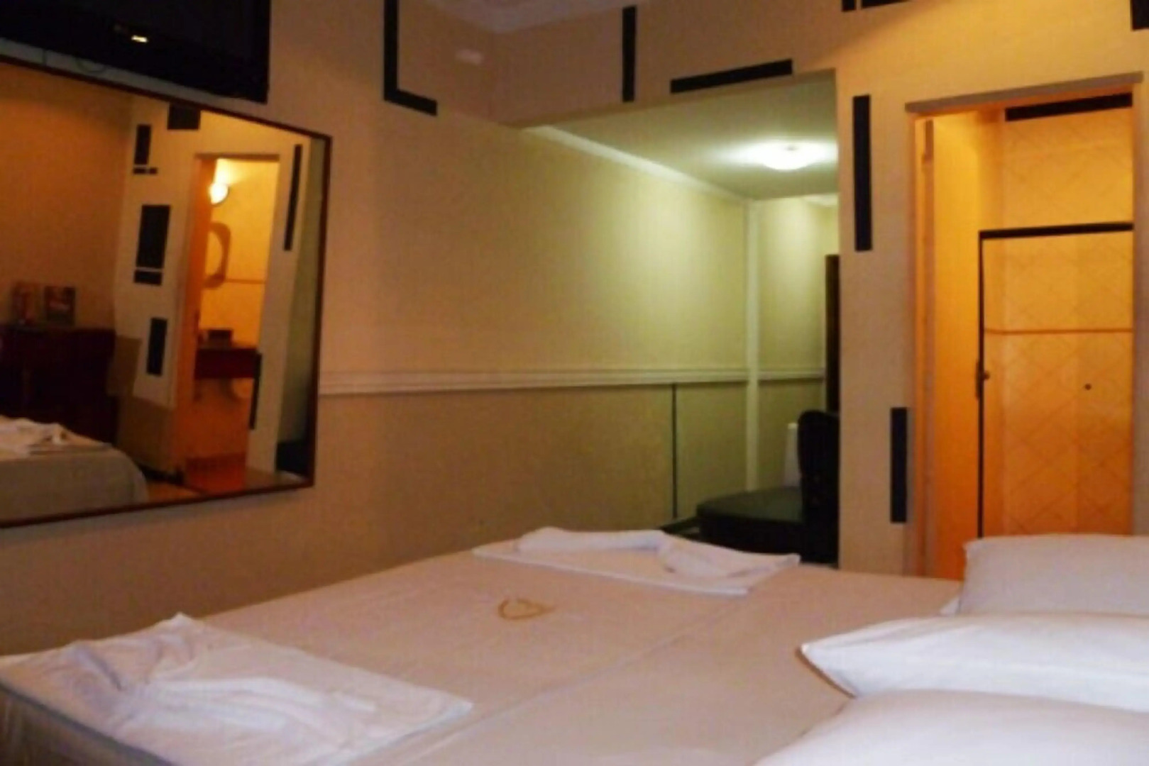 Dinys Motel - Adults Only