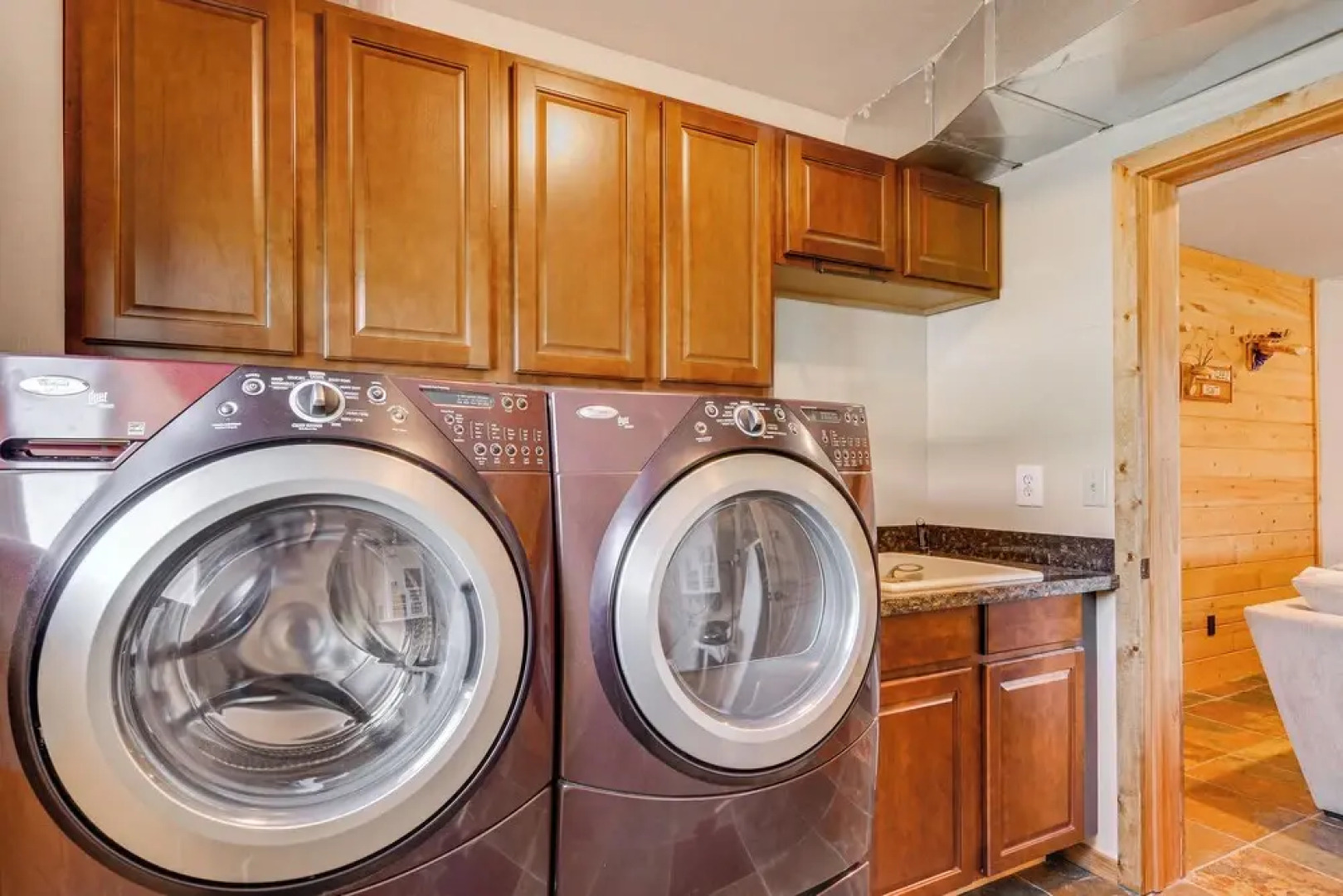 Cozy Family Cabin: Game Room, Near National Parks!