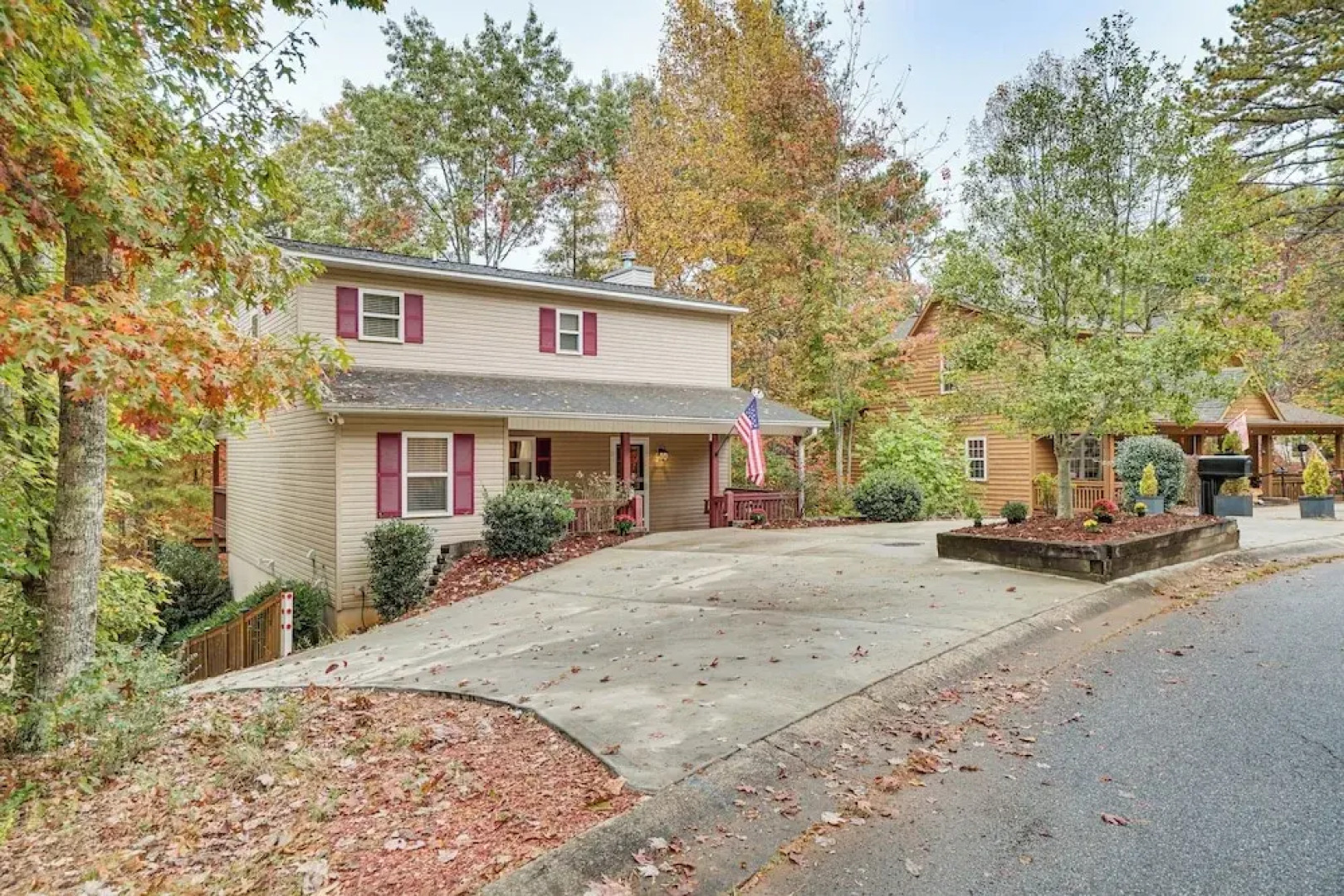 Spacious Home in Helen w/ Porch & Balcony!