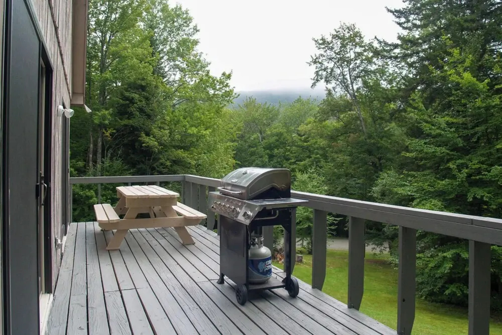 Cozy Mountain Retreat w/ Deck ~ 3 Mi to Mount Snow