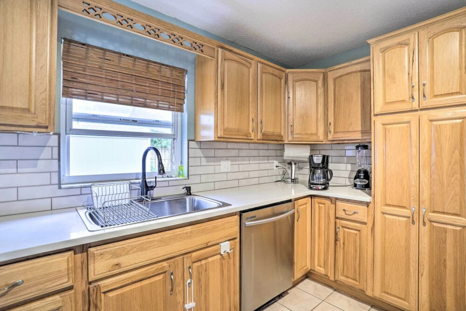 Sun-kissed Largo Escape: Private Pool & Patio