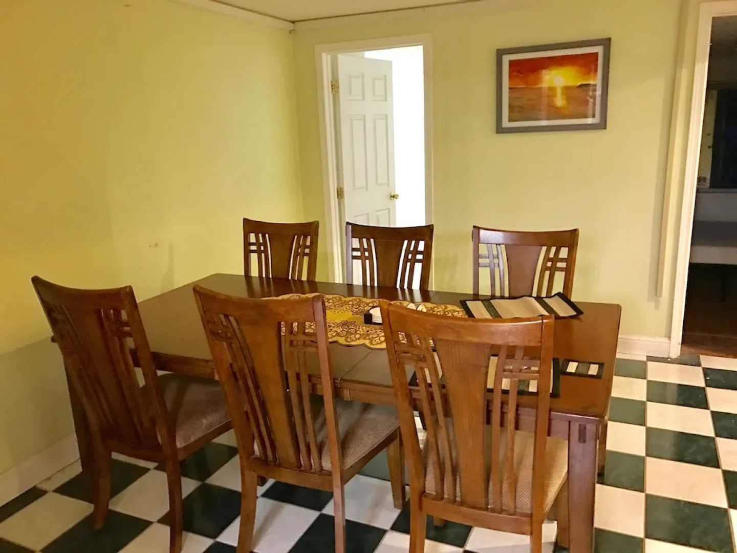 Large Redmond House Close to Downtown