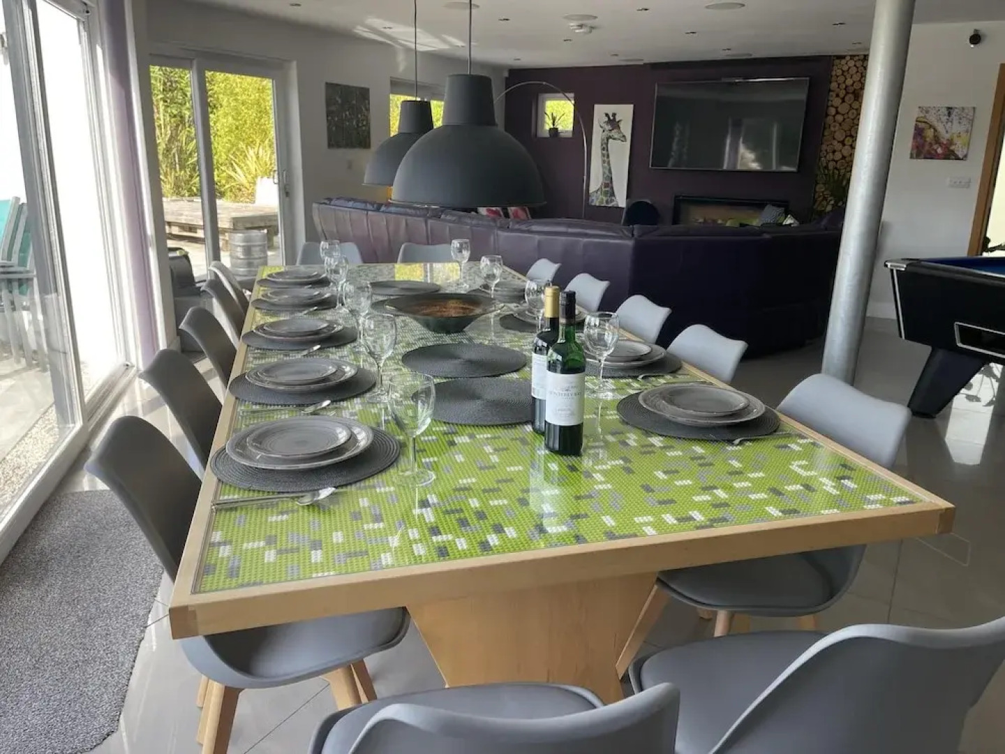 5 Bed House-sleeps 14-hot Tub-bar-garden-parking