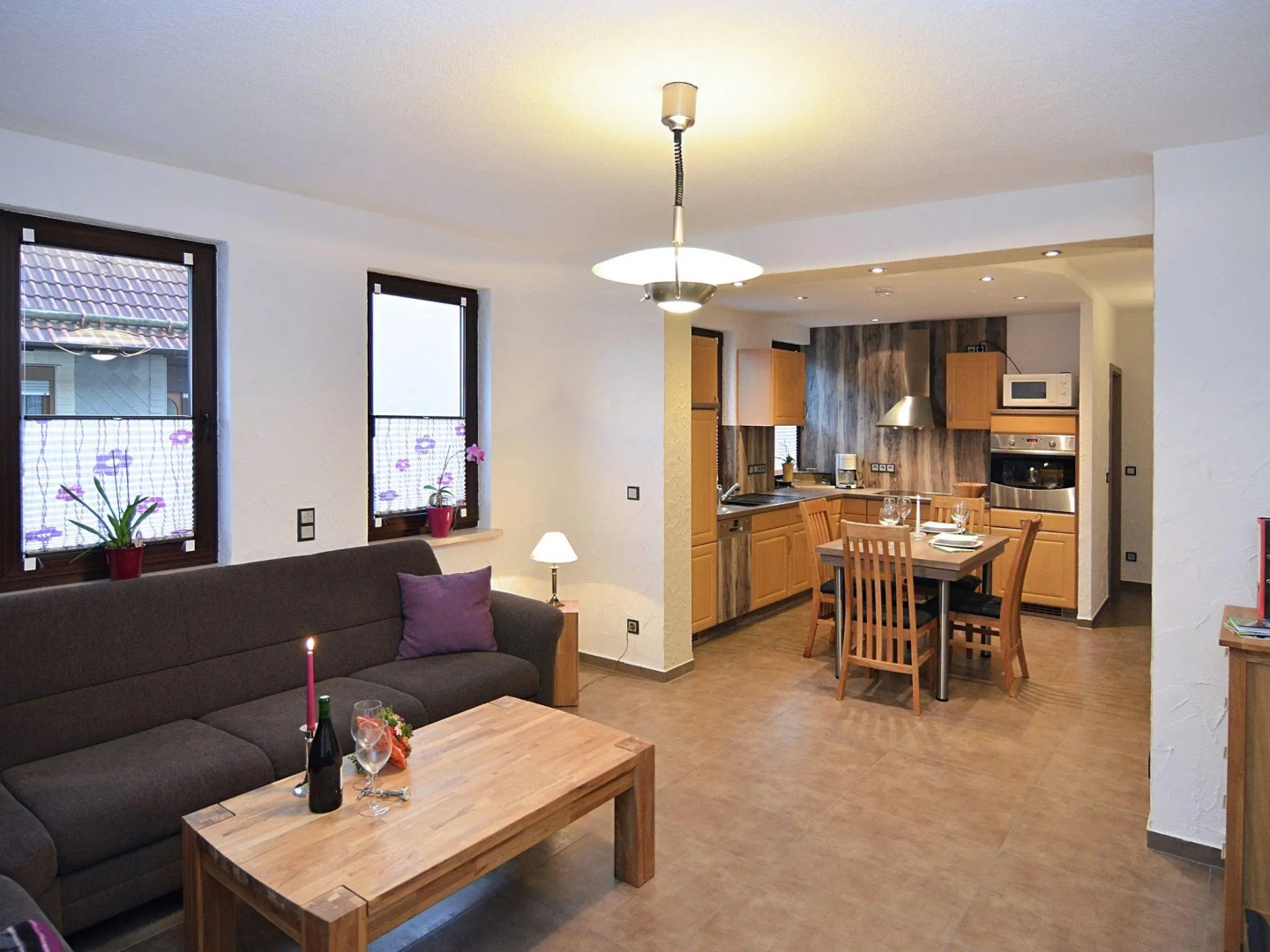 Barrier-free, modern apartment with terrace at the foot of Hallenburg Castle