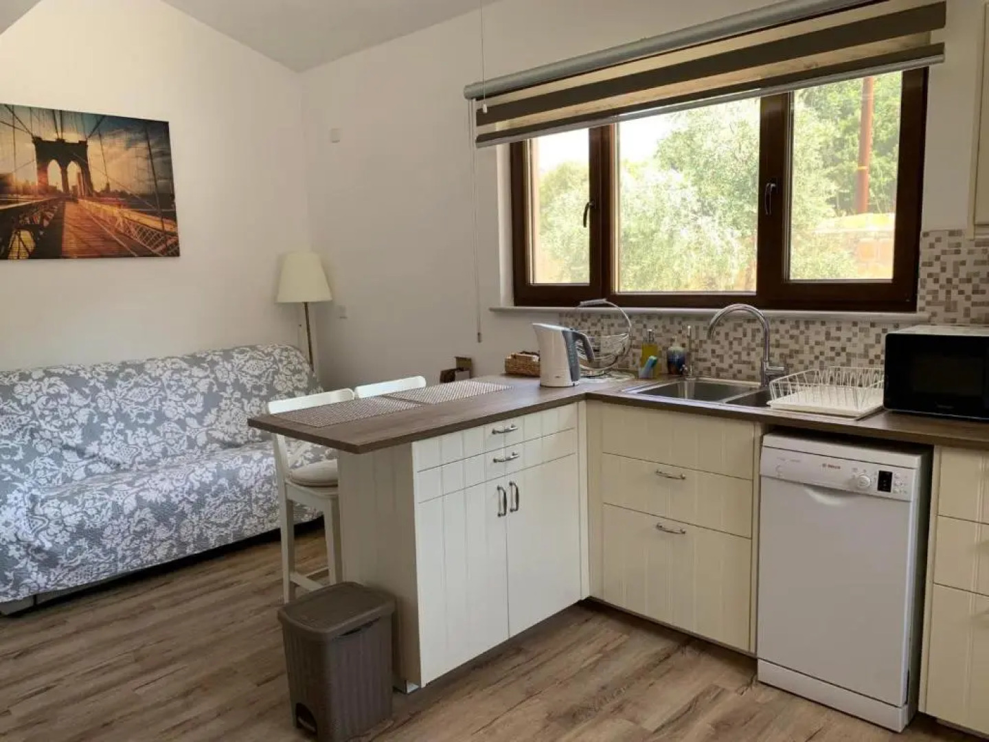 STUDIO in CAPTAINS HOUSE WITH A POOL