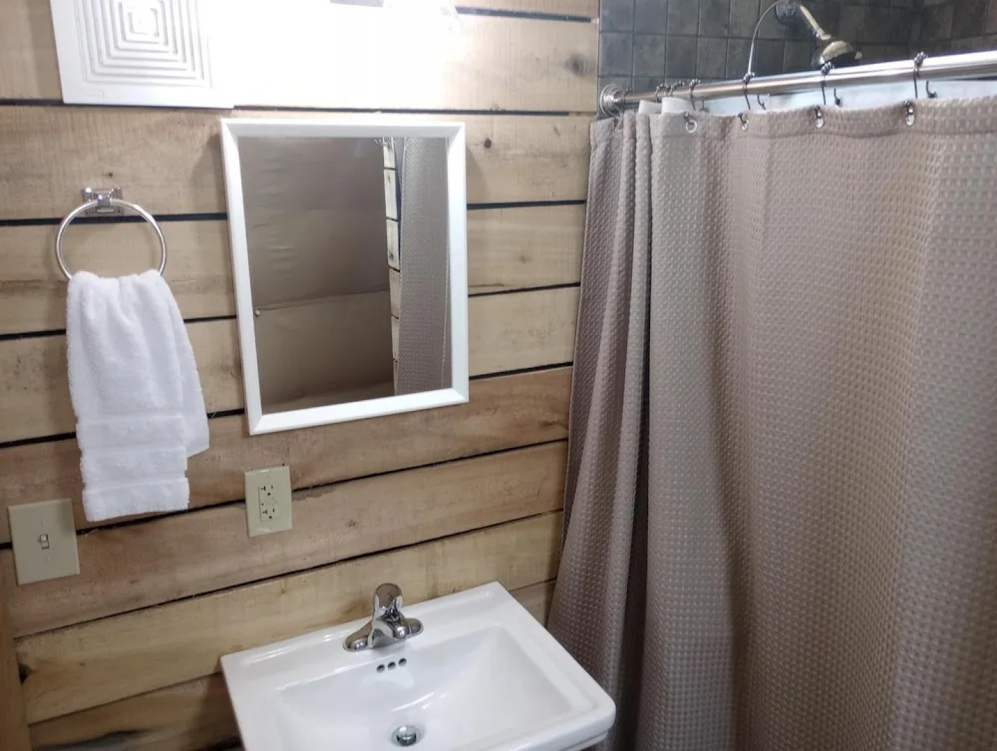 GlampOut Resort - Elk River