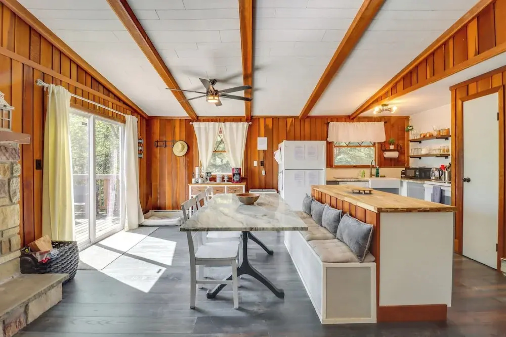 Swim Dock & Game Room: Lakefront Poconos Cabin!