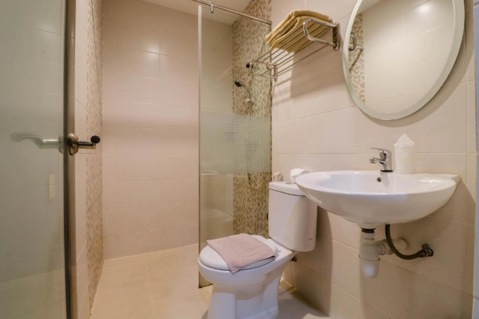 Lovina Inn Hotel Batam