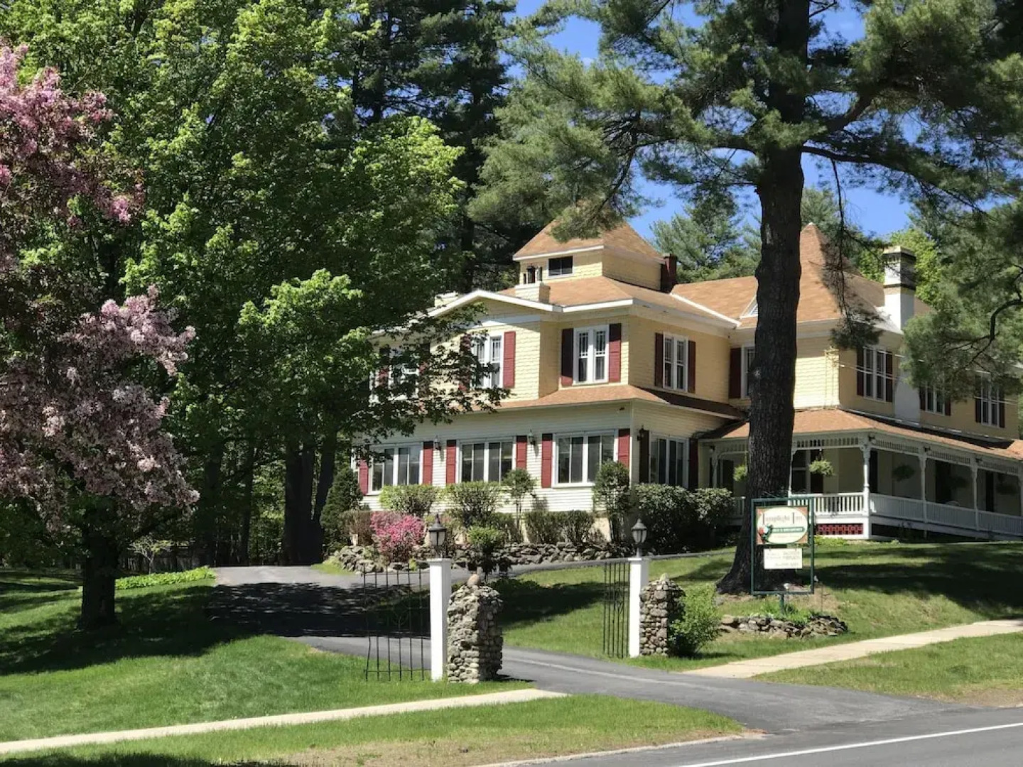 Rockwell Falls Inn and Wine Bar