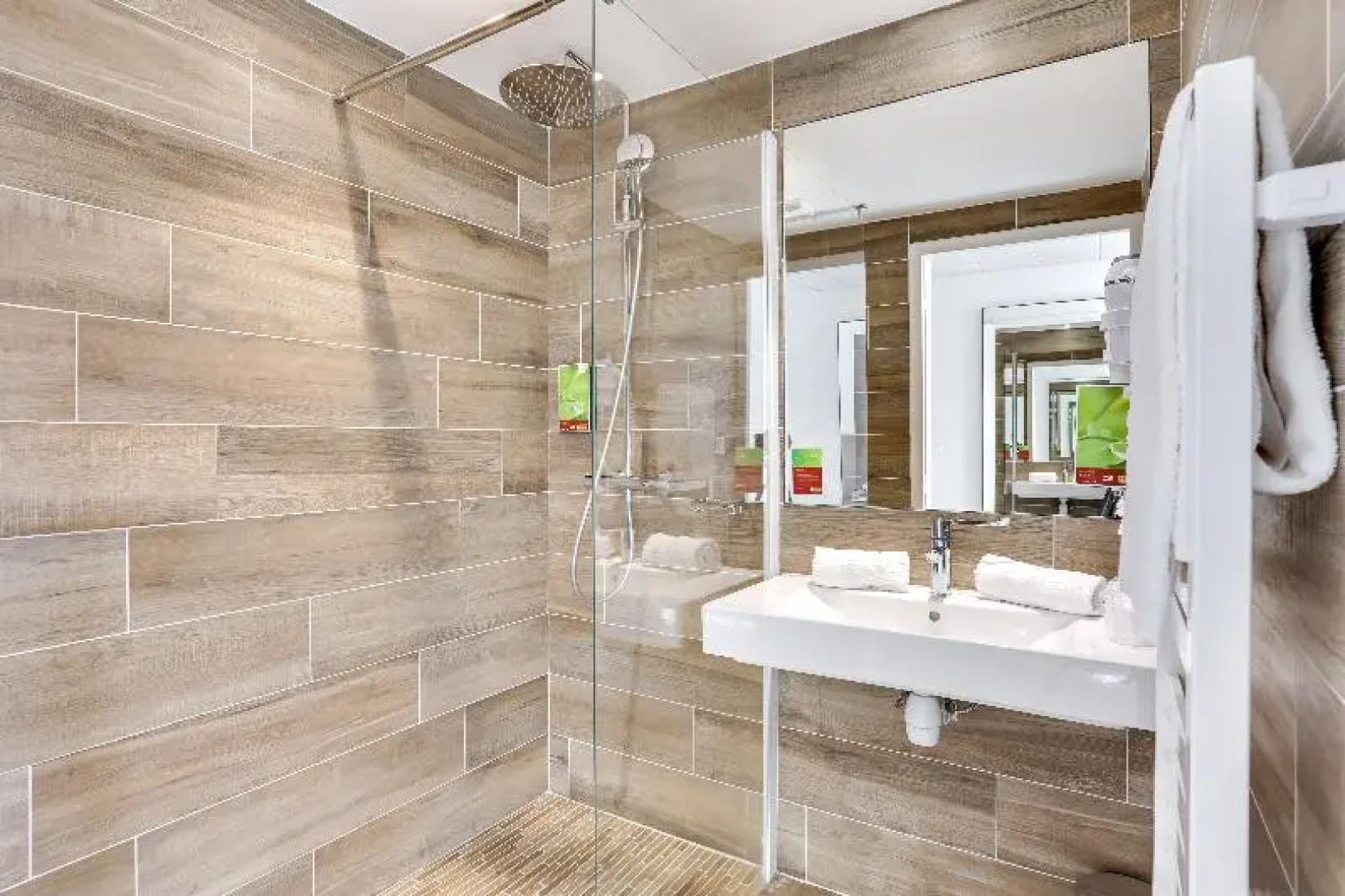 inspiration by balladins Caen Mémorial