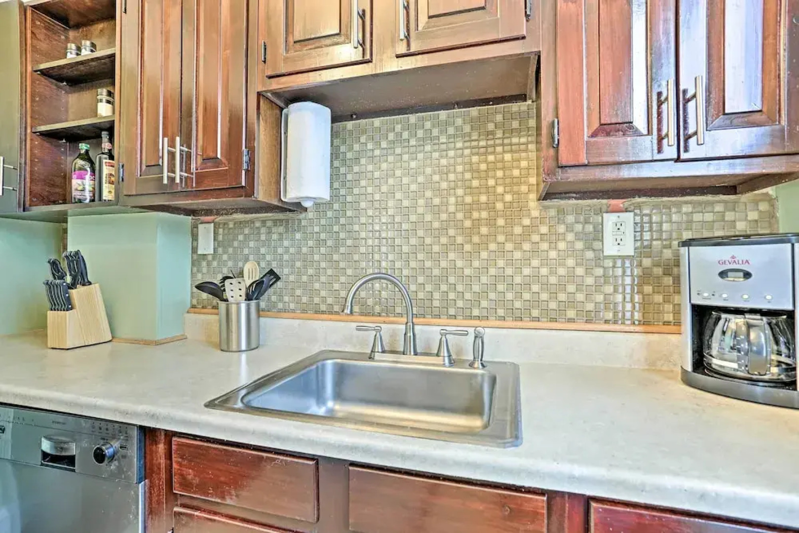 Historic Poughkeepsie Apt - Walkable Location