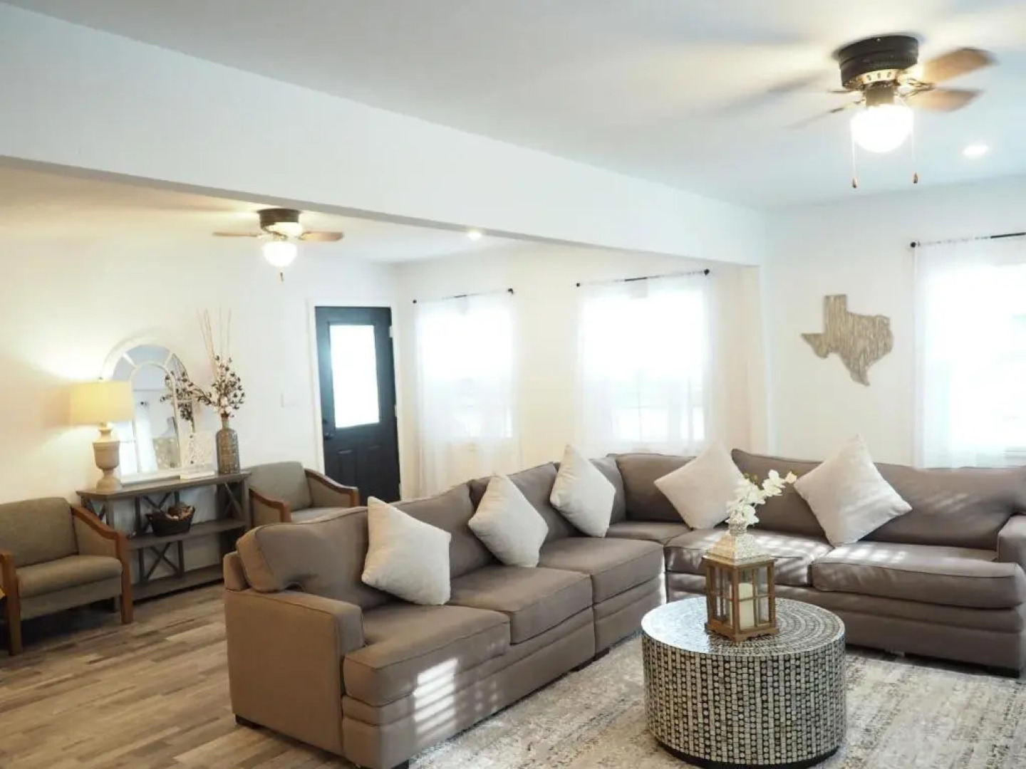 Newly Renovated, Modern 3 Bedroom 2 Bath Farmhouse in the City