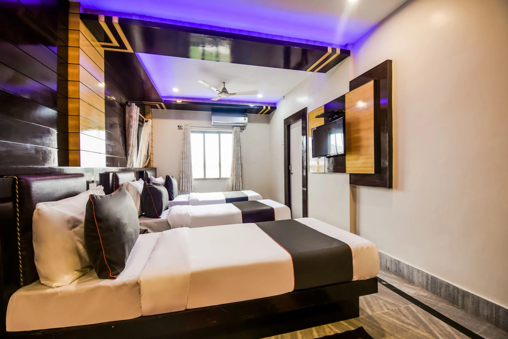 Collection O 48222 Meera International