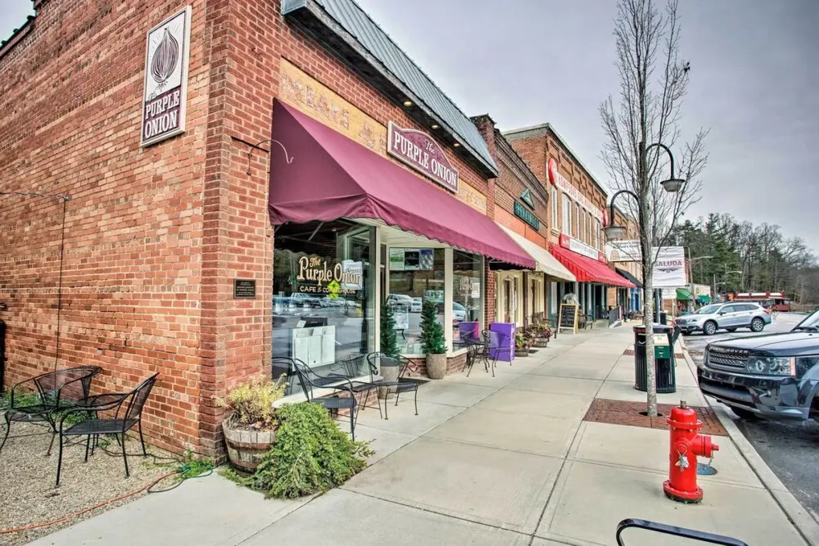Walk to Dining: Saluda Main Street Retreat!