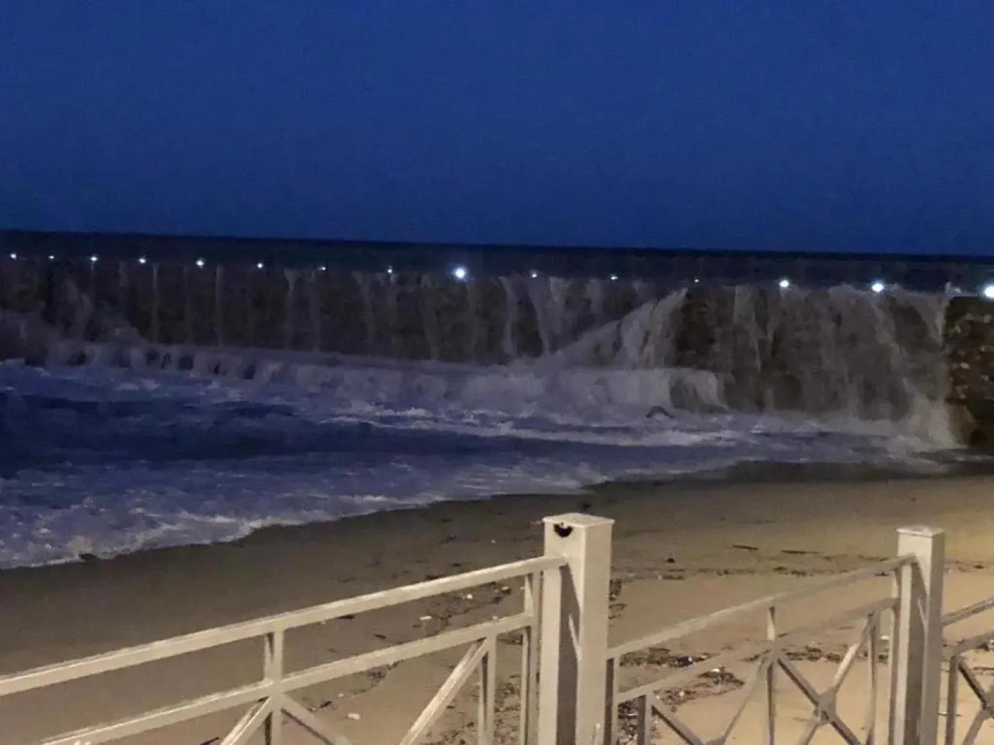 Pizzo Beach Club by Maralp