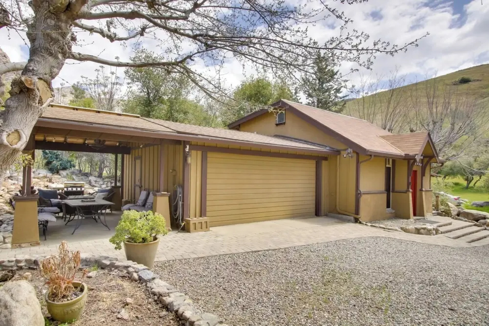 Walk to Riverfront Beach: Kernville Escape