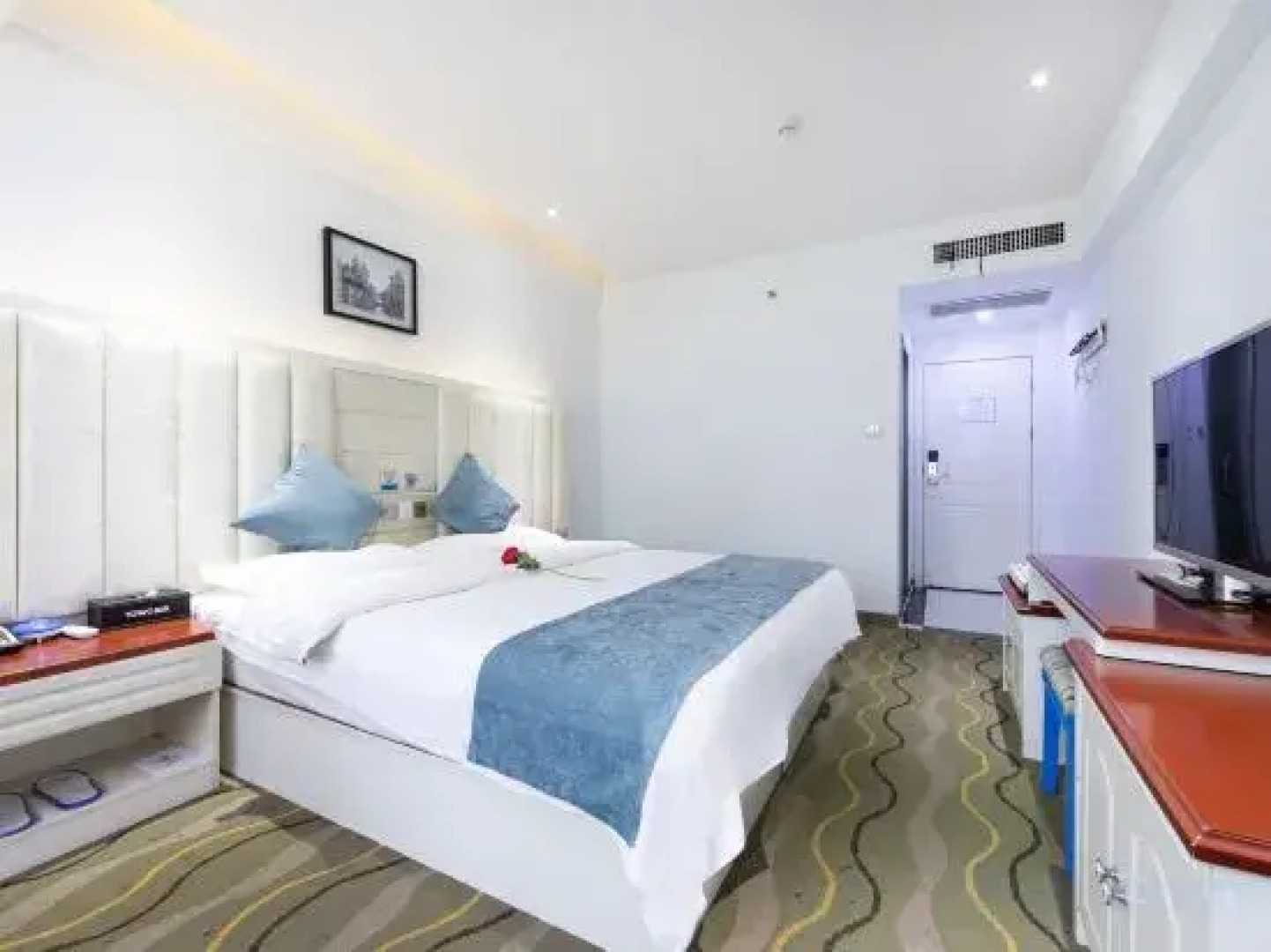 Tuwo Colorful City Garden Resort