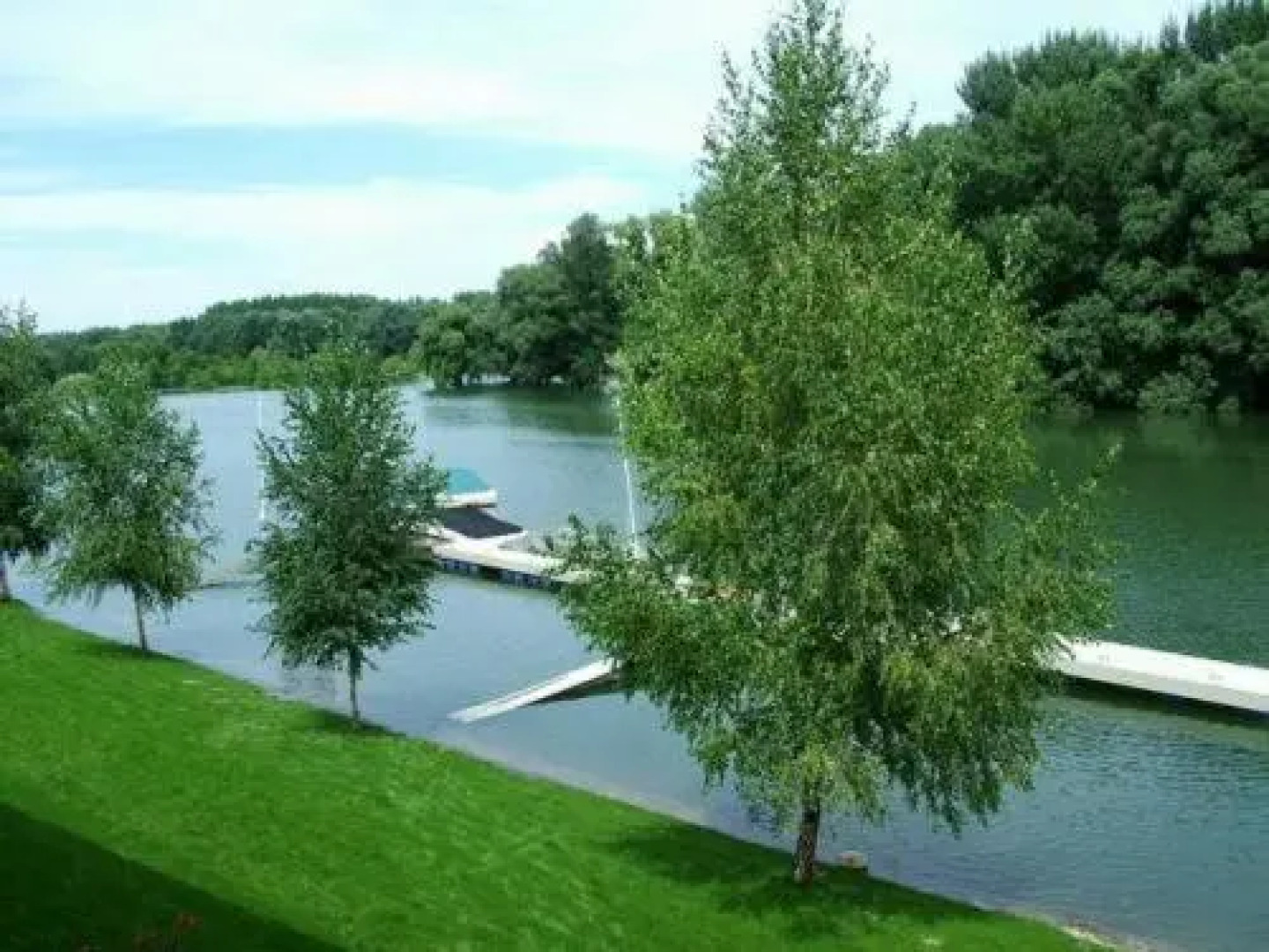 Amstel Hattyú Fogadó és Amstel Cafe & Restaurant