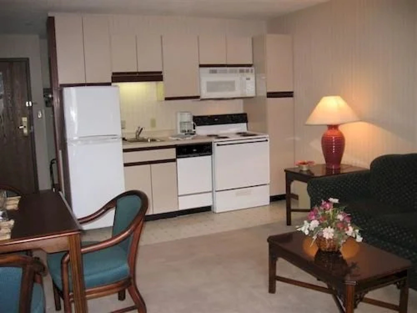 Village West Resort & Hotel