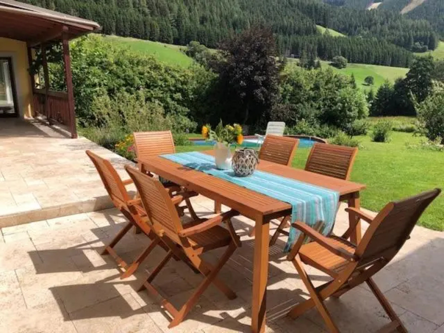 Pool, Pokale, Sauna, Billard, Kirche u. viel Natur