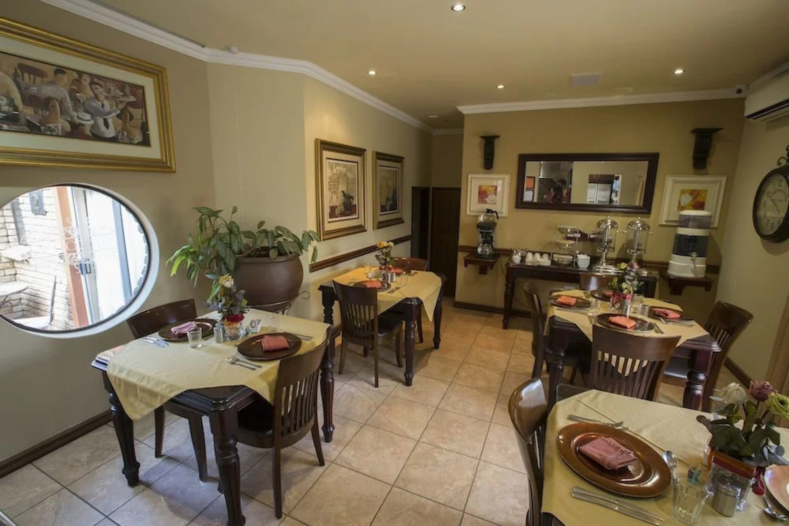 Le Cozmo Guest House