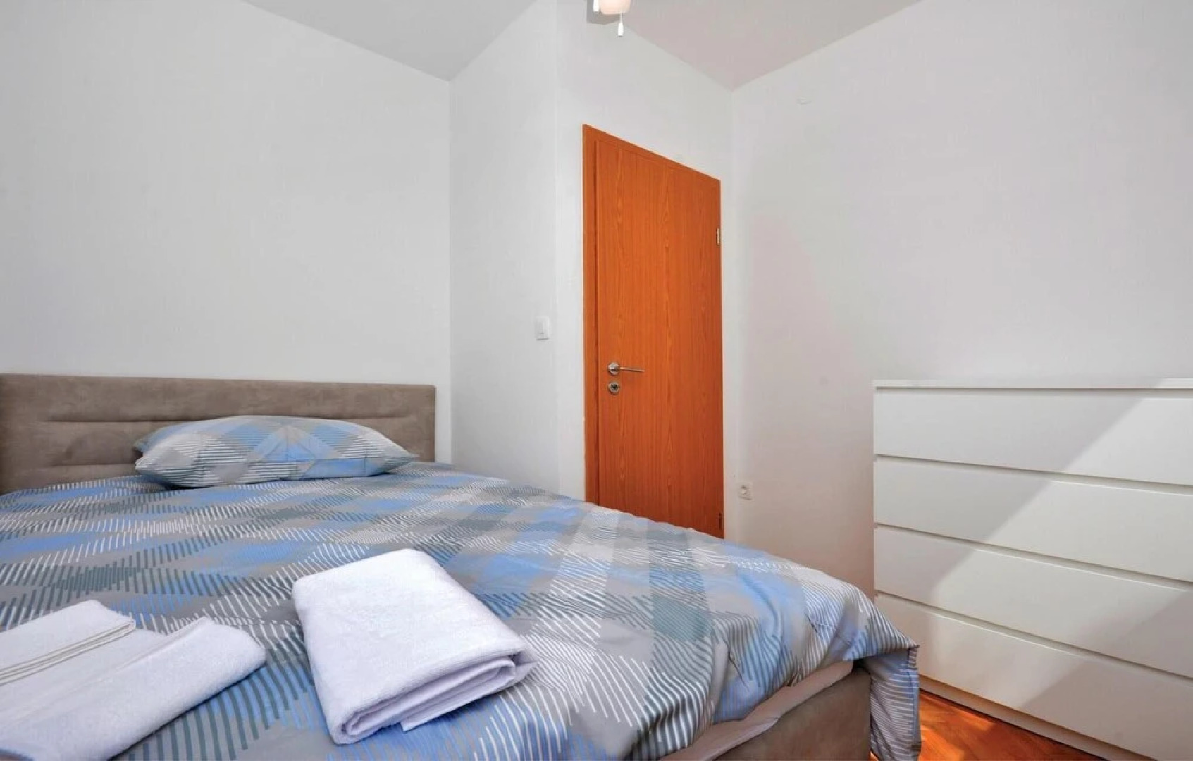 Amazing Home in Zrnovnica With Wifi and 2 Bedrooms