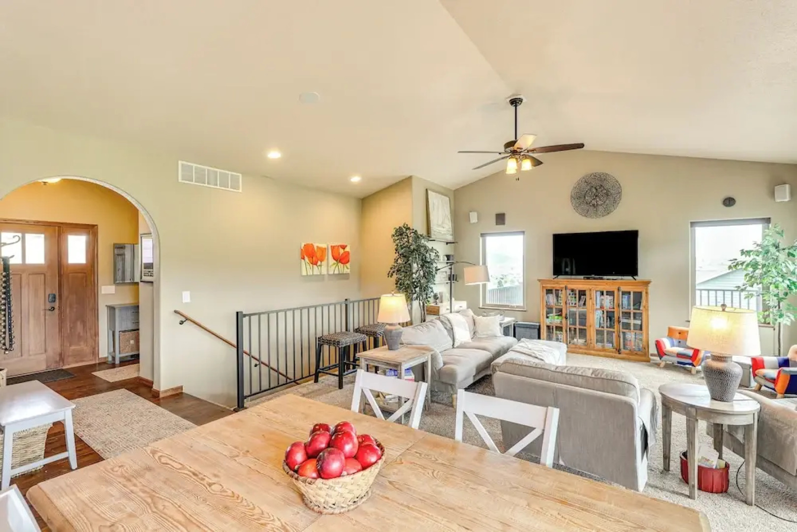 Spearfish Retreat w/ Fireplace + Mountain Views!