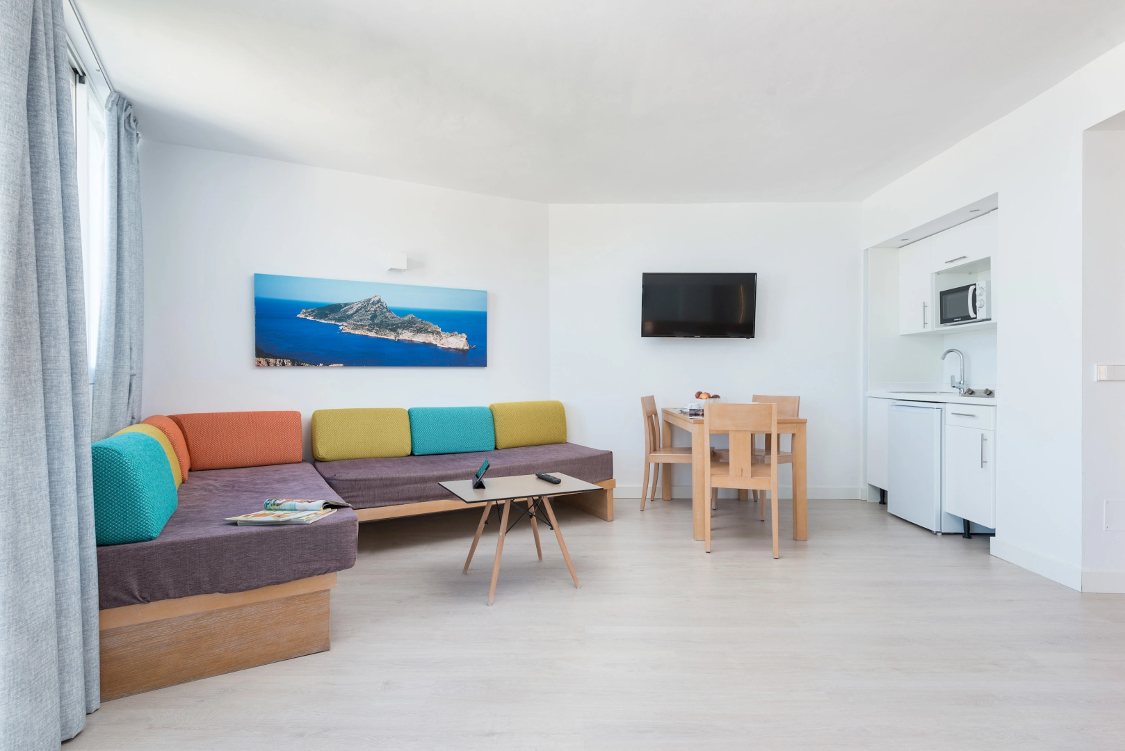 Loft studio with shared pool, near the beach