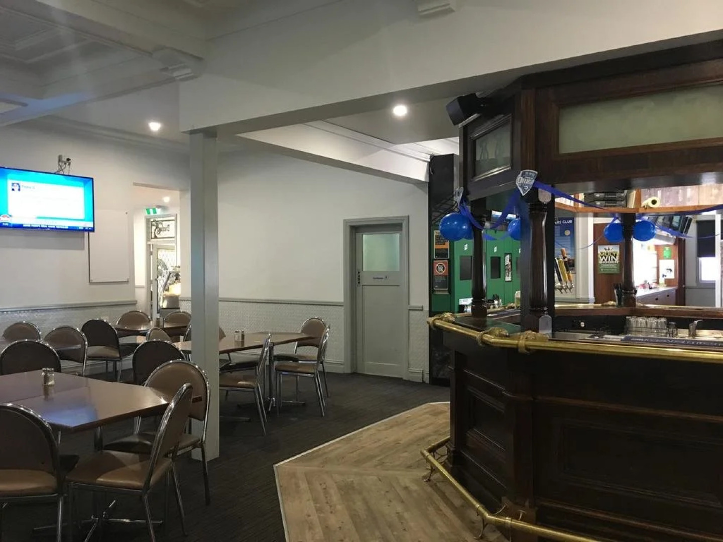 Palm and Pawn Motor Inn