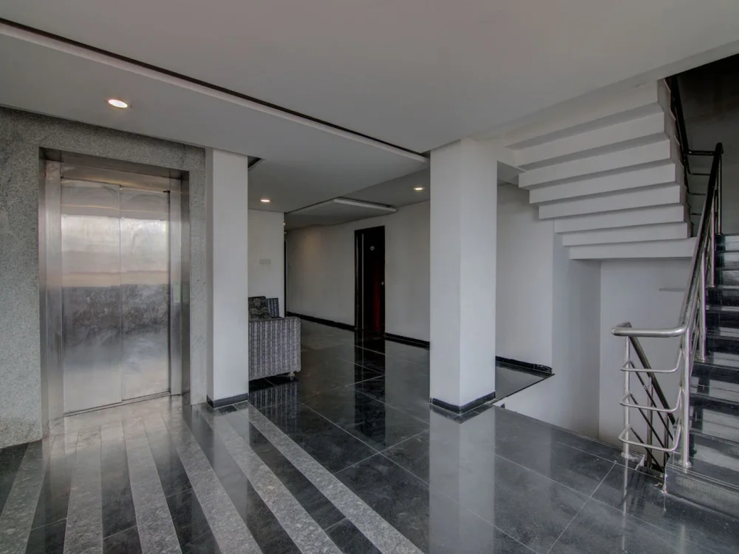 OYO 15108 Hotel Galaxy Inn