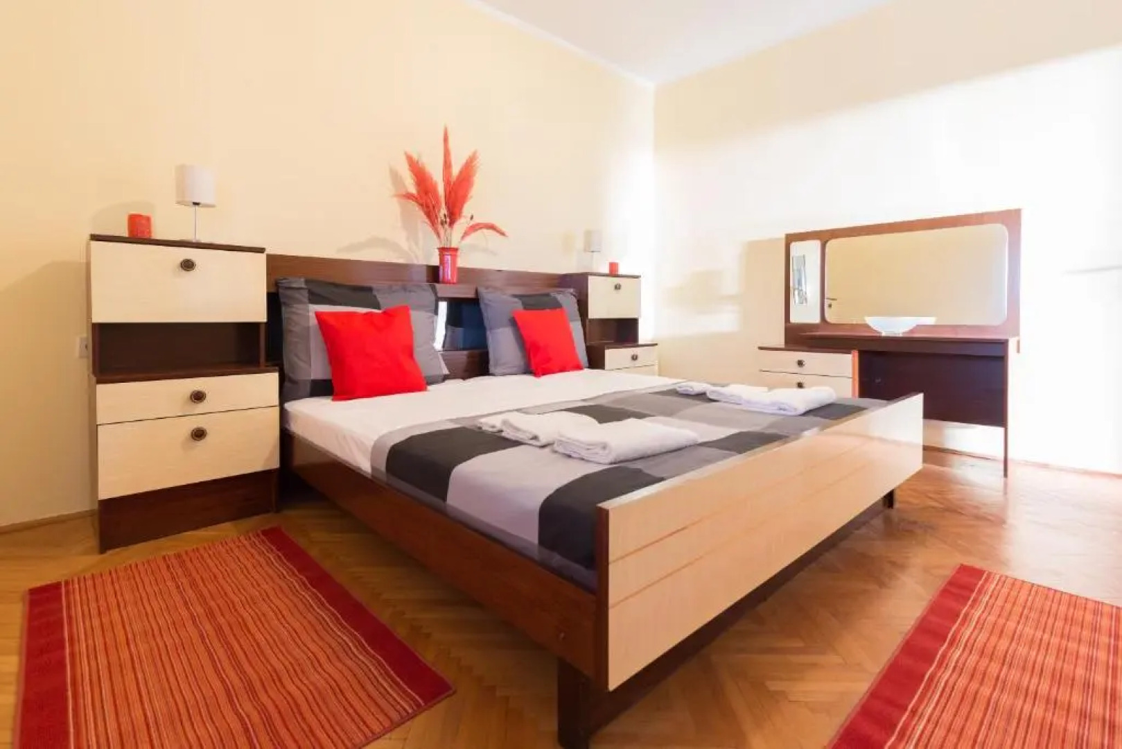 House Jasmin large garden, near Nin