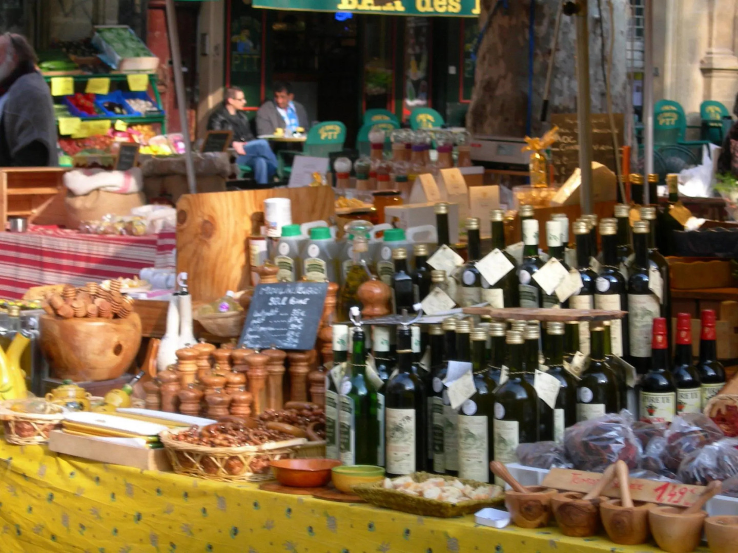 Lovely Country Cottage in Valreas with Swimming Pool