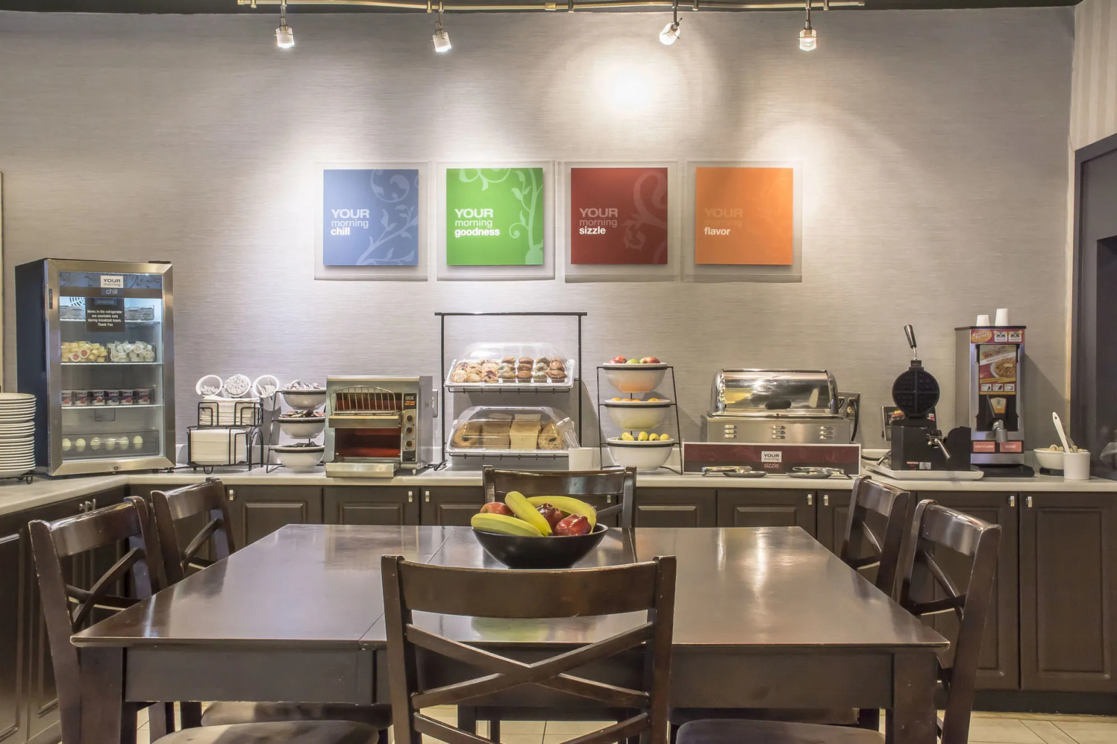 Comfort Hotel & Suites