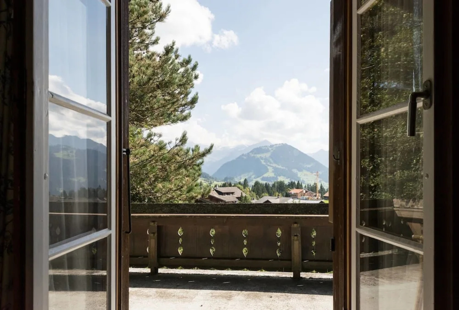 Big Luxurious Chalet in Schönried