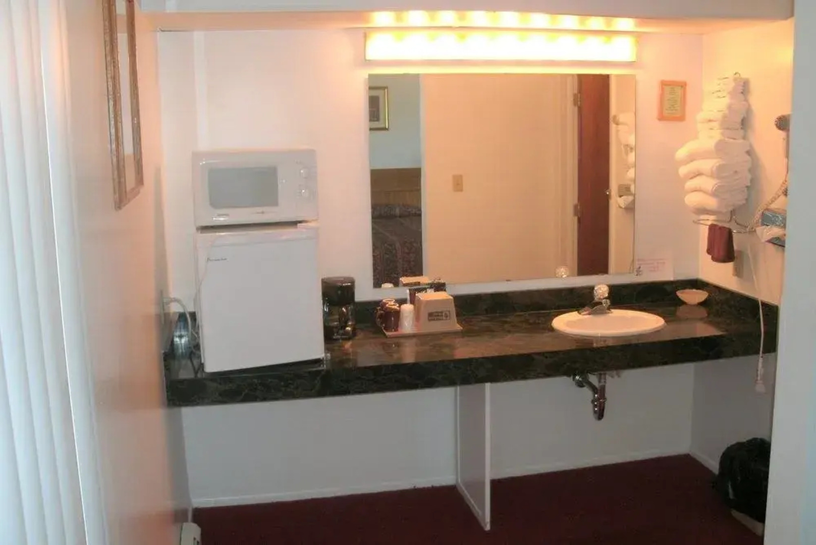 Budget Host Cloverland Motel