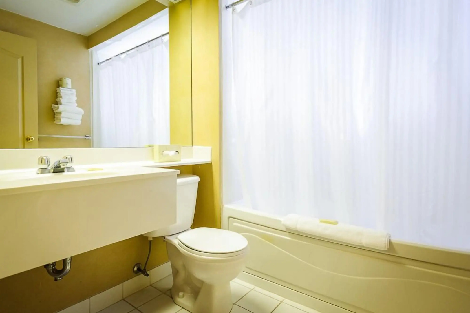 Peterborough Inn & Suites Hotel