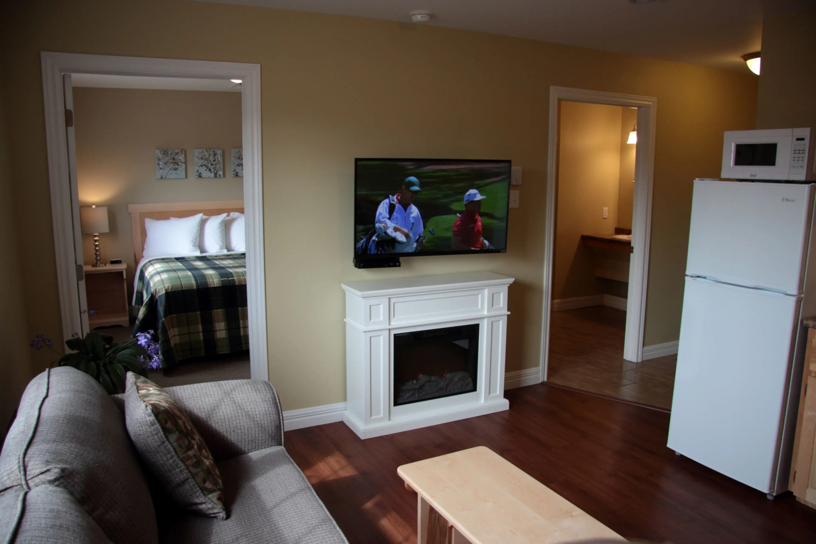 Carleton Inn and Cottages