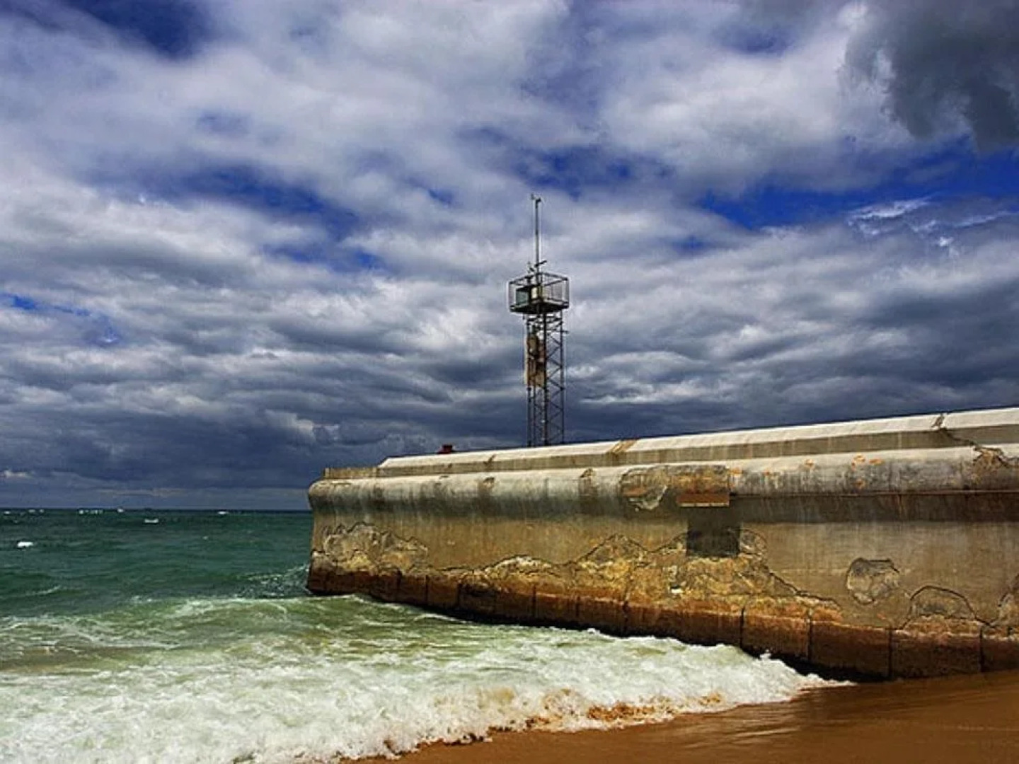 The Lakes Apartments