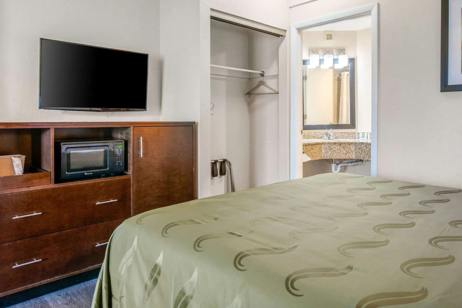 Quality Inn & Suites Jacksonville-Baymeadows