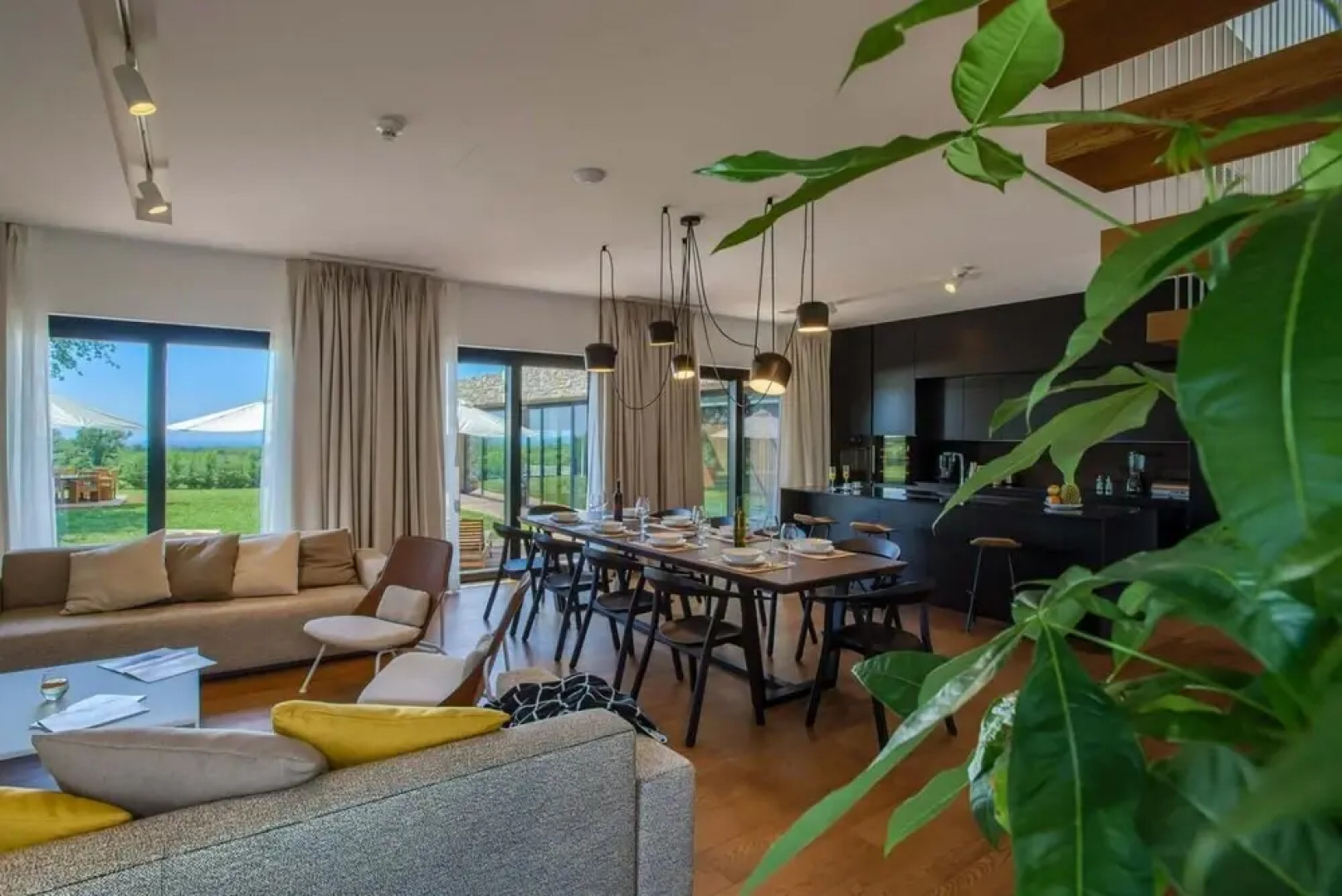 Villa Yellow Tree CFH